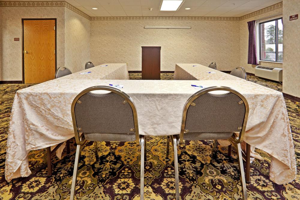 Holiday Inn Express & Suites Wilson-Downtown By Ihg Ngoại thất bức ảnh