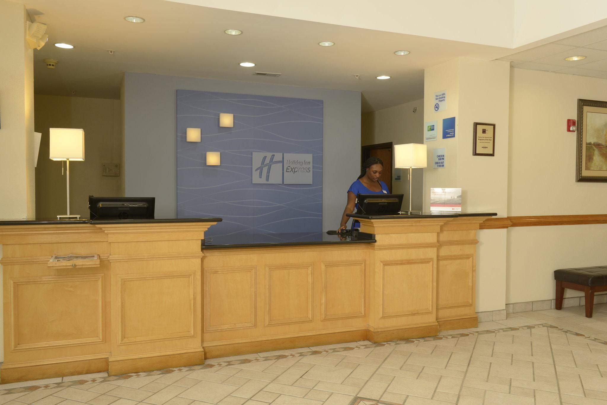 Holiday Inn Express & Suites Wilson-Downtown By Ihg Ngoại thất bức ảnh